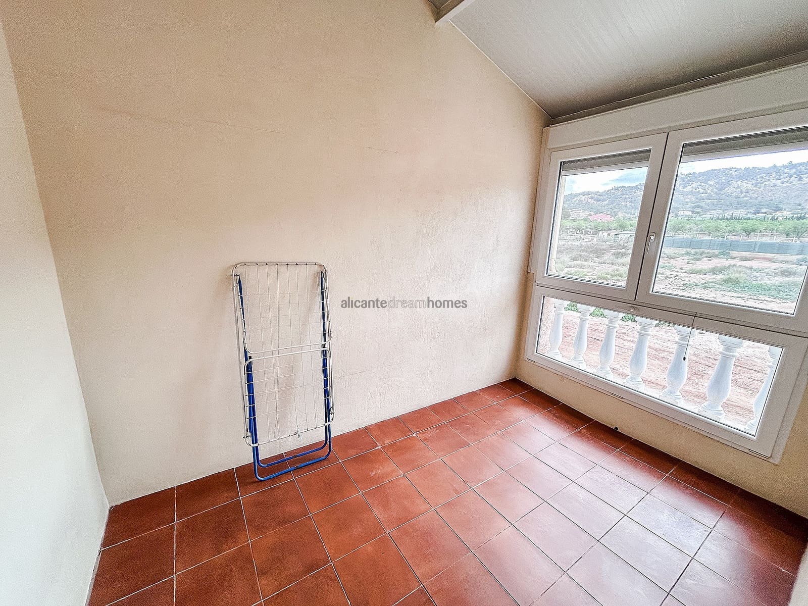5 Zimmer Haus zu verkaufen in Pinoso mit Garage - 249.000 € (Ref: 8940779)