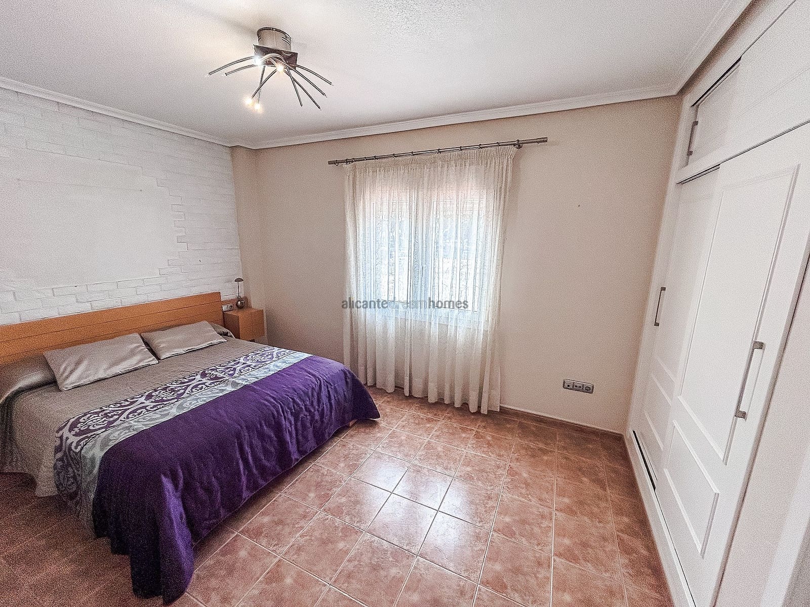 5 Zimmer Haus zu verkaufen in Pinoso mit Garage - 249.000 € (Ref: 8940779)