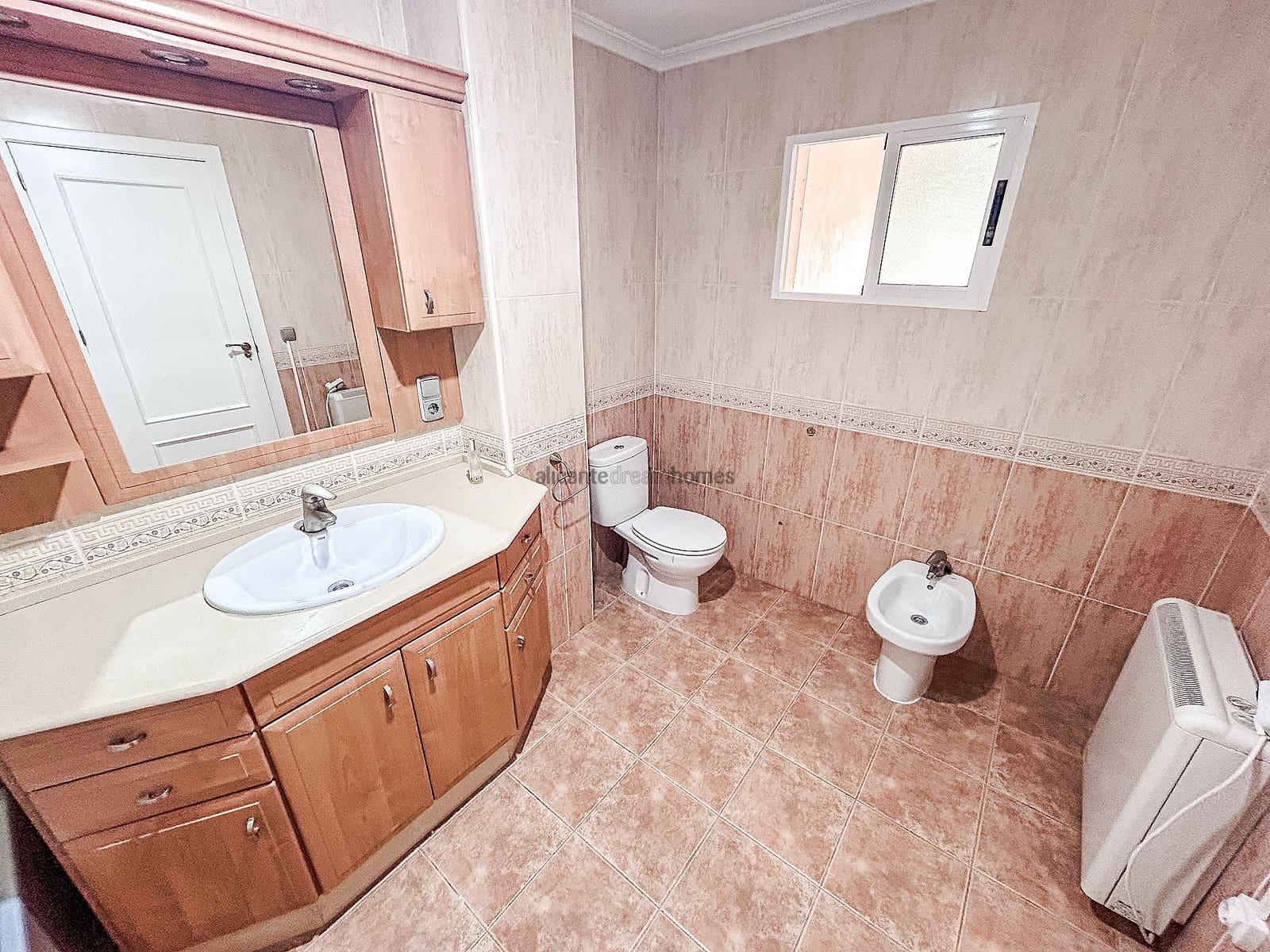 5 Zimmer Haus zu verkaufen in Pinoso mit Garage - 249.000 € (Ref: 8940779)