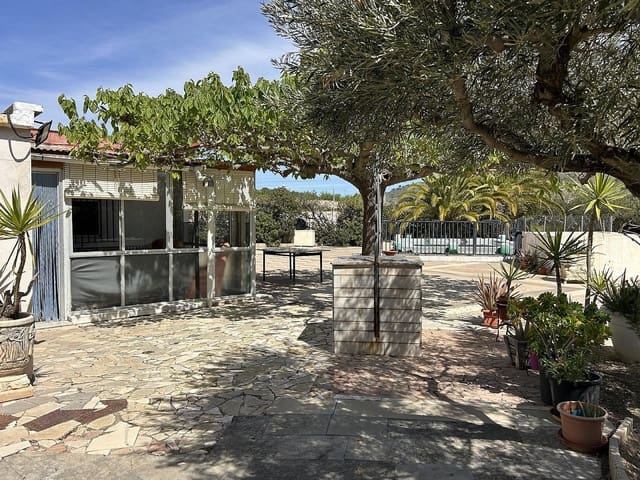 2 soveværelse Finca/Landehus til salg i La Romana med swimmingpool - € 139.000 (Ref: 8941902)