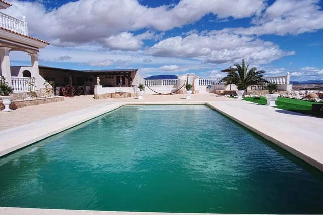4 soveværelse Villa til salg i Pinoso med swimmingpool garage - € 599.995 (Ref: 8960567)