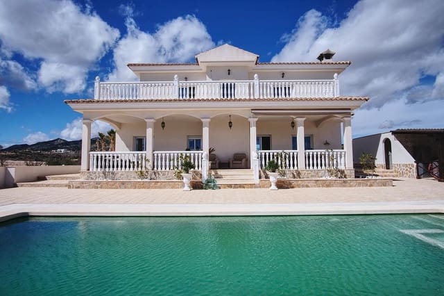 4 soveværelse Villa til salg i Pinoso med swimmingpool garage - € 599.995 (Ref: 8960567)