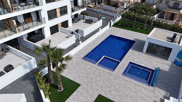 2 bedroom Penthouse for sale in Playa Flamenca, Orihuela with pool - € 529,950 (Ref: 8973963)