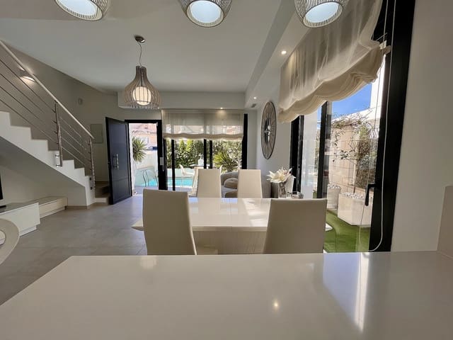 3 soverom Hus til salgs i Villamartin, Orihuela med svømmebasseng - € 350 000 (Ref: 8981798)