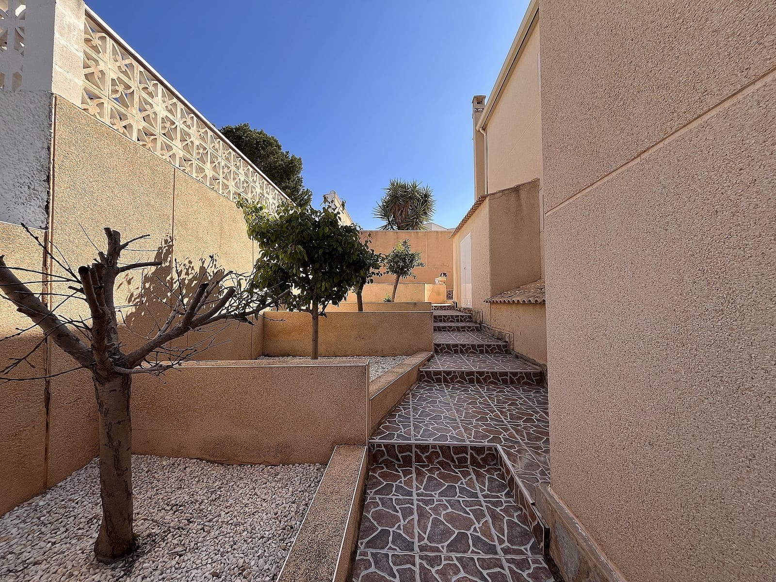 7 bedroom Villa for sale in San Miguel de Salinas with pool - € 375,000 (Ref: 8981799)