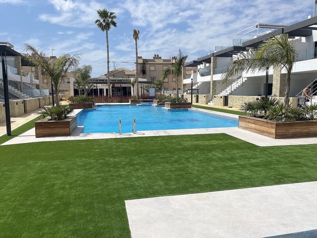 3 soveværelse Bungalow til salg i Punta Prima, Orihuela med swimmingpool - € 440.000 (Ref: 8987733)