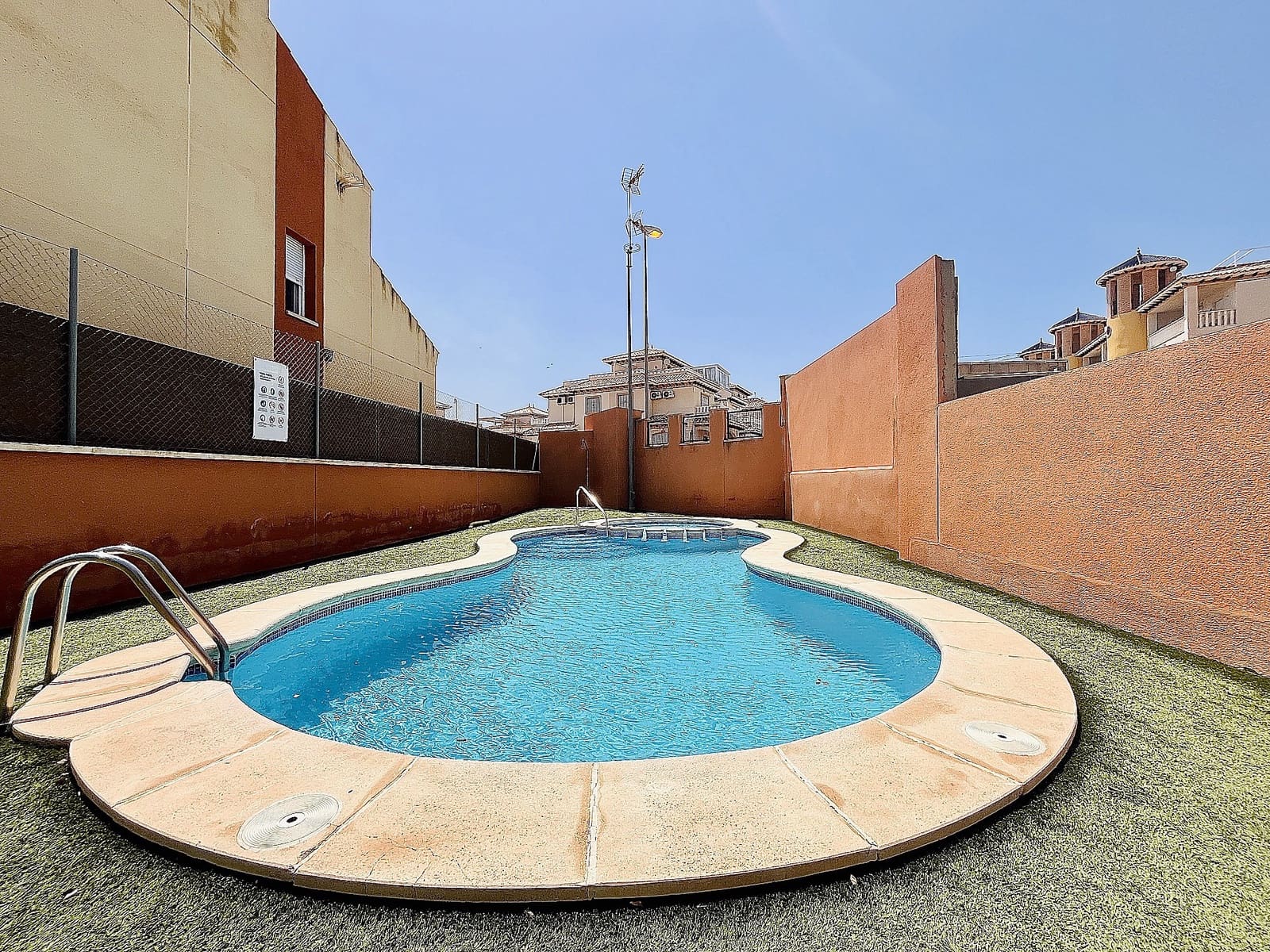 3 soveværelse Byhus til salg i Cabo Roig med swimmingpool - € 254.000 (Ref: 9000647)