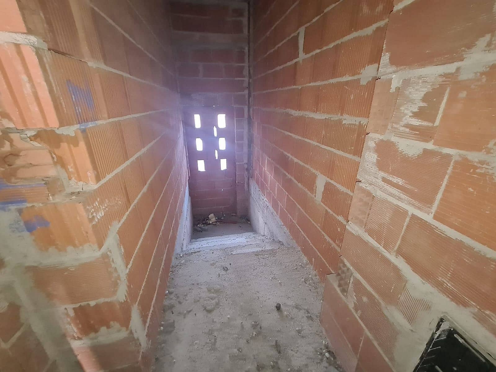 4 soveværelse Byhus til salg i Salinas med garage - € 110.000 (Ref: 9002885)