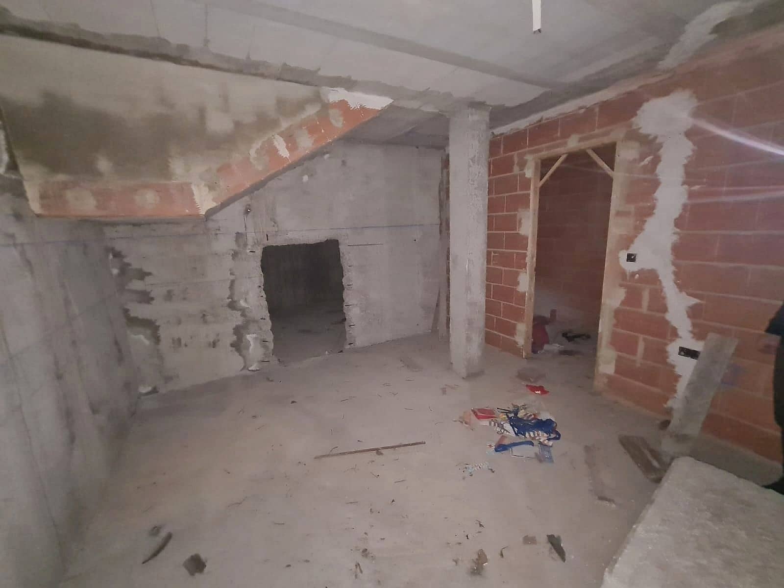 4 soveværelse Byhus til salg i Salinas med garage - € 110.000 (Ref: 9002885)