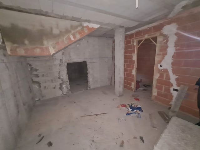 4 slaapkamer Huis te koop in Salinas met garage - € 110.000 (Ref: 9002885)