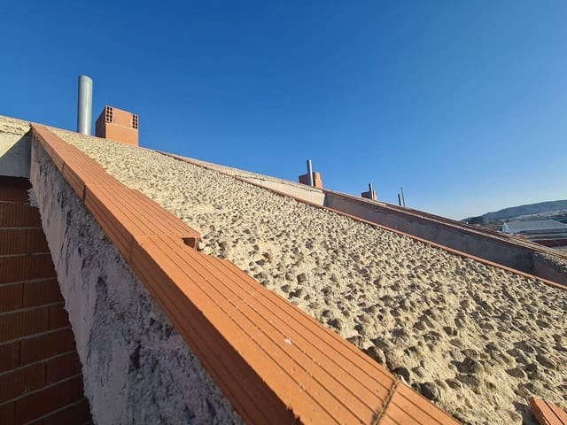 4 slaapkamer Huis te koop in Salinas met garage - € 110.000 (Ref: 9002885)