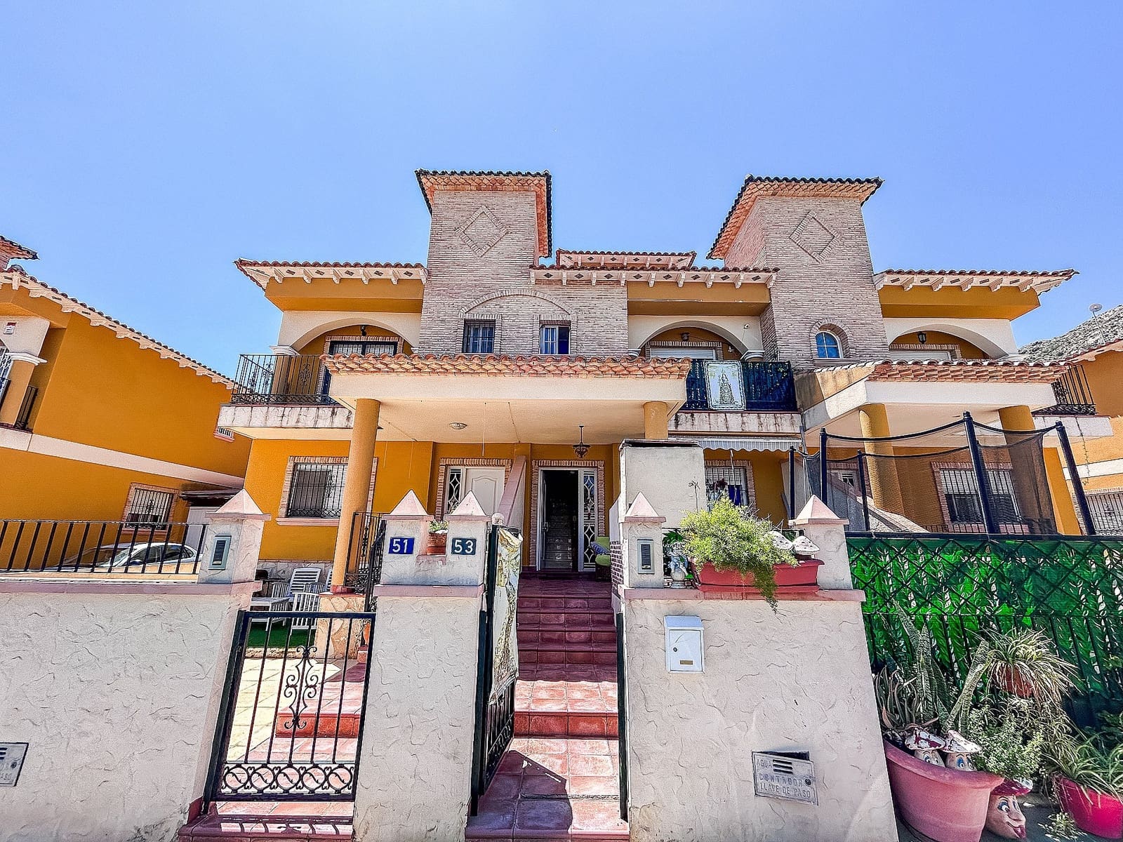 4 bedroom Semi-detached Villa for sale in Cox with pool - € 350,000 (Ref: 9013588)