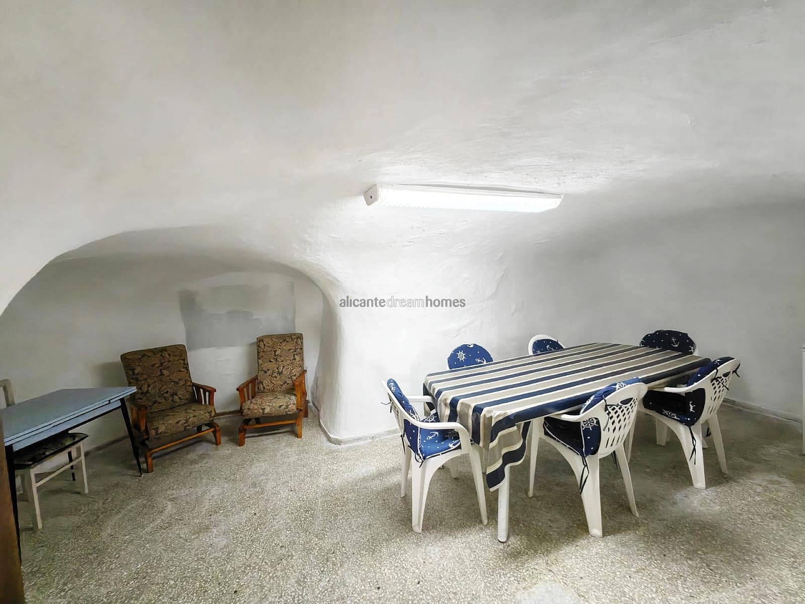 5 soveværelse Hulehus til salg i Raspay - € 128.900 (Ref: 9022045)