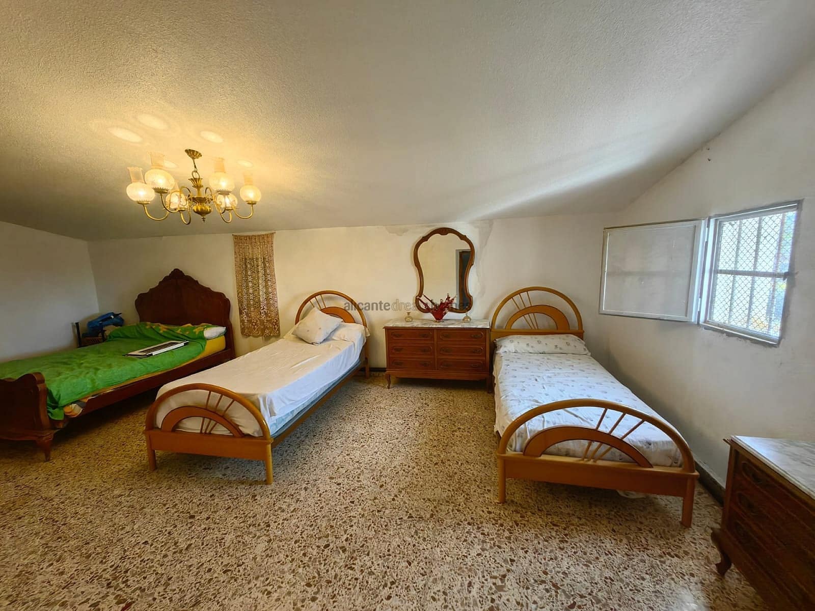 5 soveværelse Hulehus til salg i Raspay - € 128.900 (Ref: 9022045)