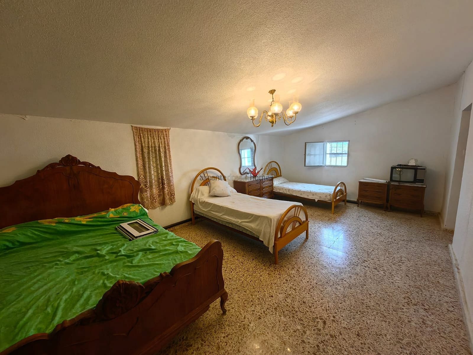 5 soveværelse Hulehus til salg i Raspay - € 128.900 (Ref: 9022045)