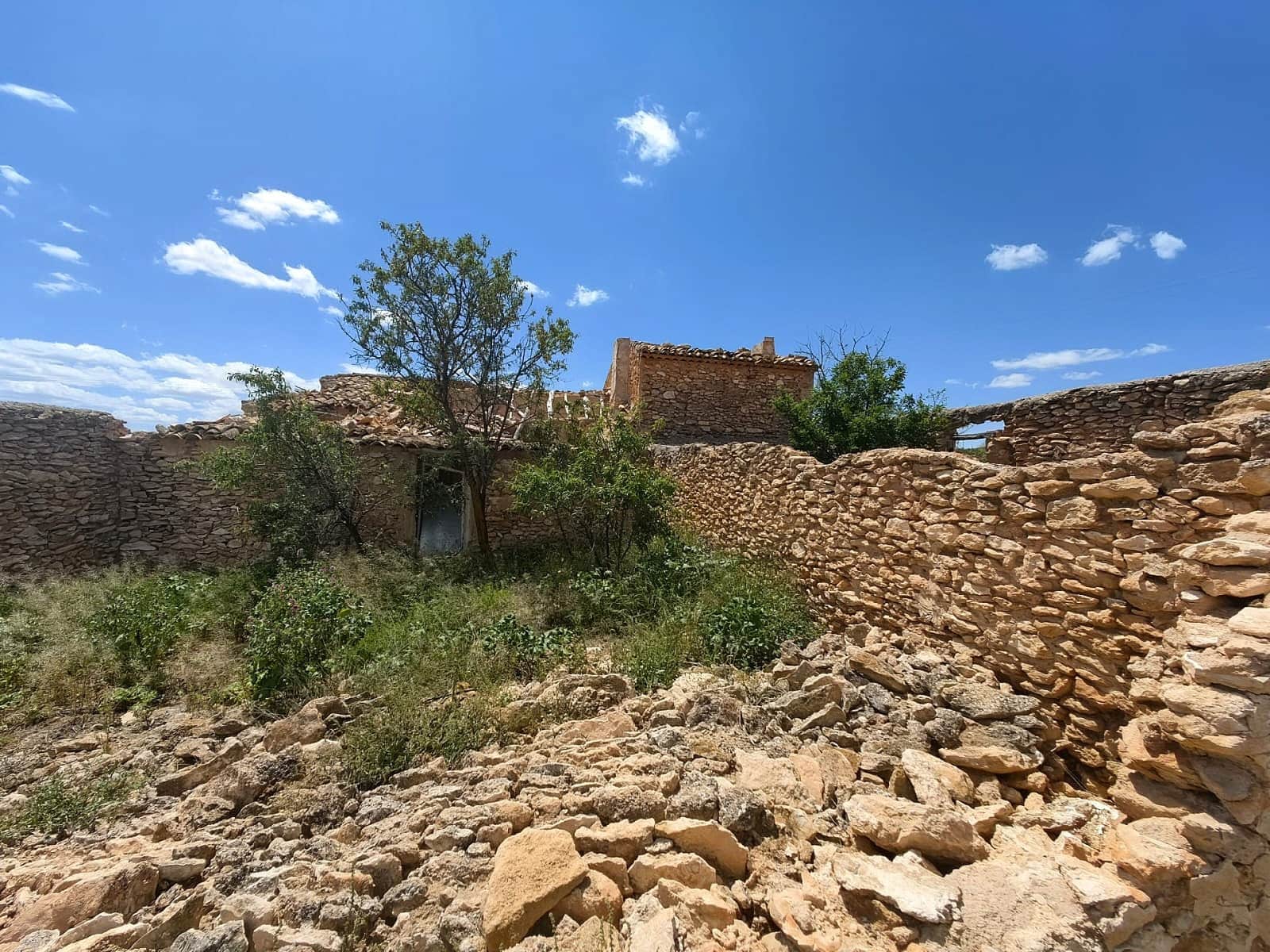 Ruin til salg i Pinoso - € 49.900 (Ref: 9022047)