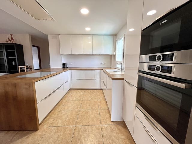 5 soverom Villa til salgs i La Zenia, Orihuela med svømmebasseng - € 795 000 (Ref: 9036042)