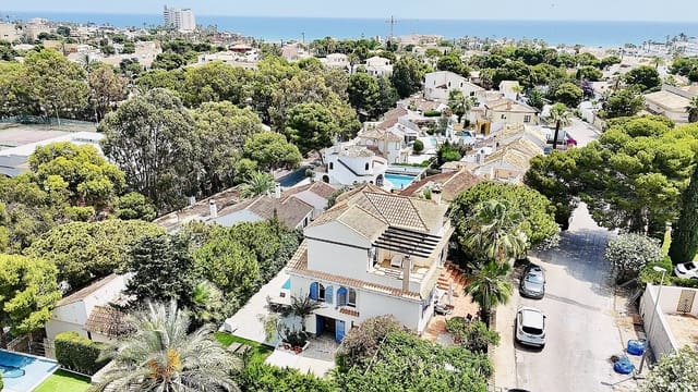 5 soverom Villa til salgs i La Zenia, Orihuela med svømmebasseng - € 795 000 (Ref: 9036042)