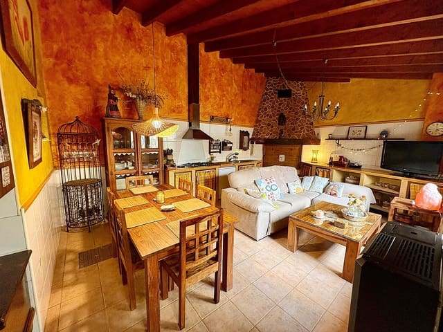 4 bedroom Townhouse for sale in Pinoso - € 157,500 (Ref: 9058005)