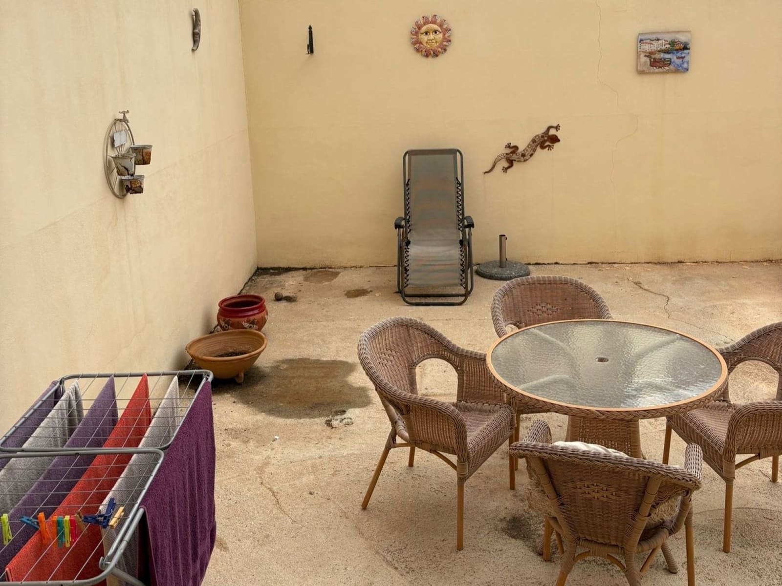 4 bedroom Townhouse for sale in Pinoso with garage - € 175,000 (Ref: 9062700)