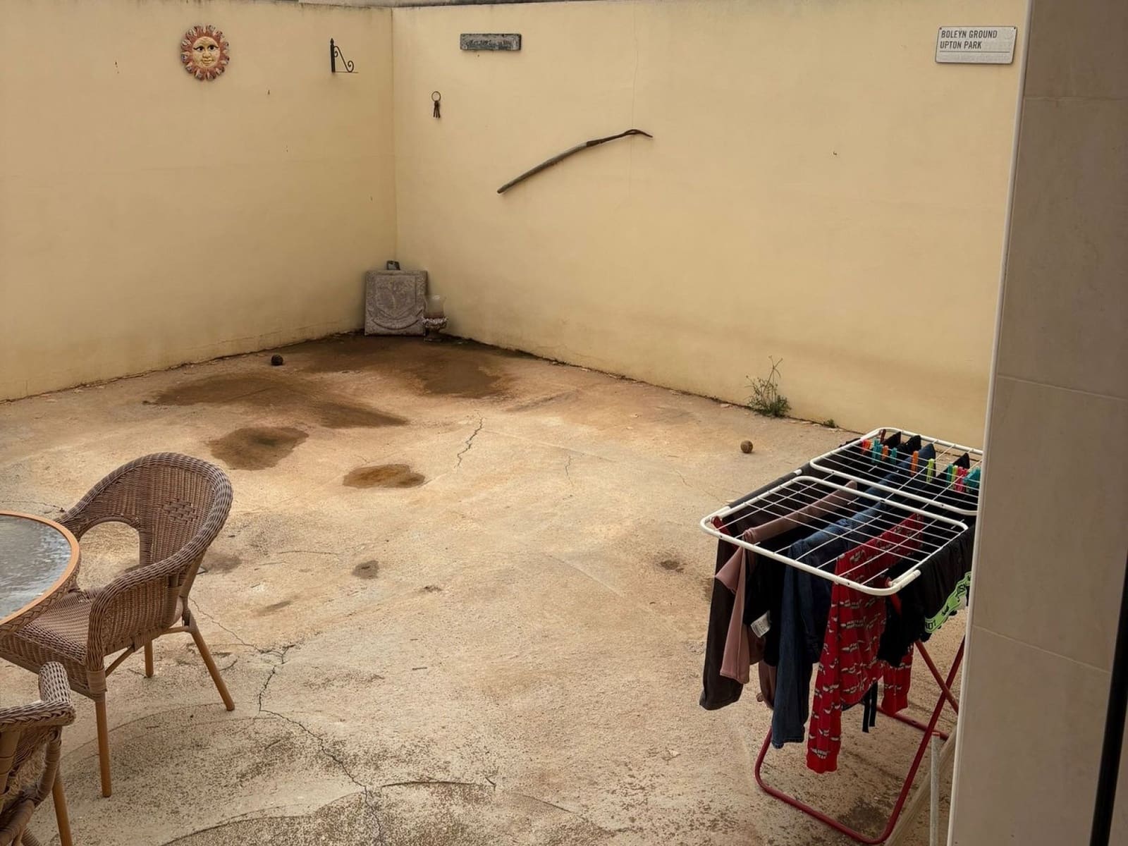 4 bedroom Townhouse for sale in Pinoso with garage - € 175,000 (Ref: 9062700)