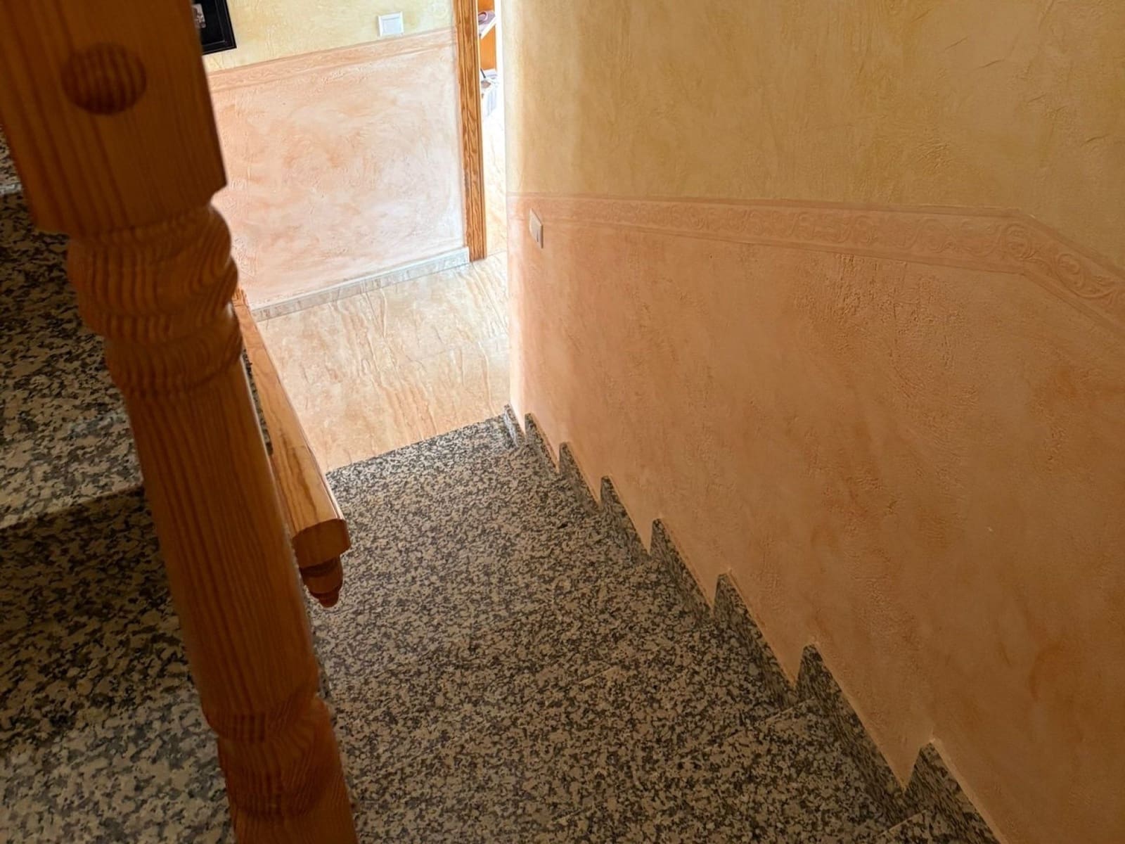 4 bedroom Townhouse for sale in Pinoso with garage - € 175,000 (Ref: 9062700)