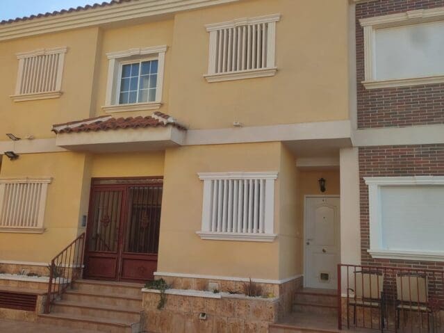 2 quarto Apartamento para venda em Pinoso com piscina - 105 000 € (Ref: 9073826)