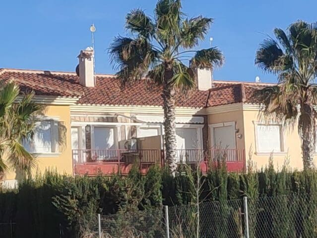 2 slaapkamer Appartement te koop in Ubeda, Pinoso met zwembad - € 105.000 (Ref: 9073826)