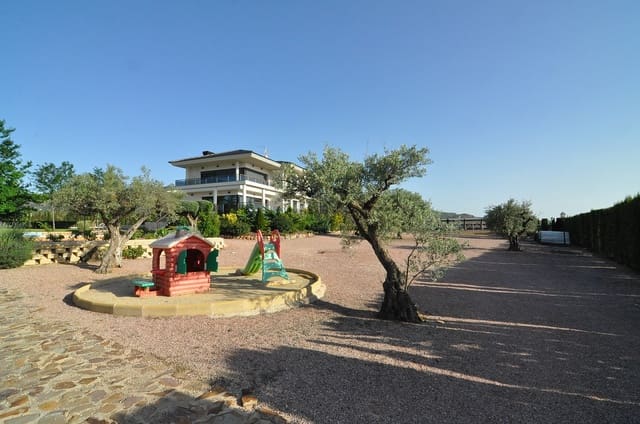 4 bedroom Villa for sale in Villena with pool garage - € 1,250,000 (Ref: 9074106)
