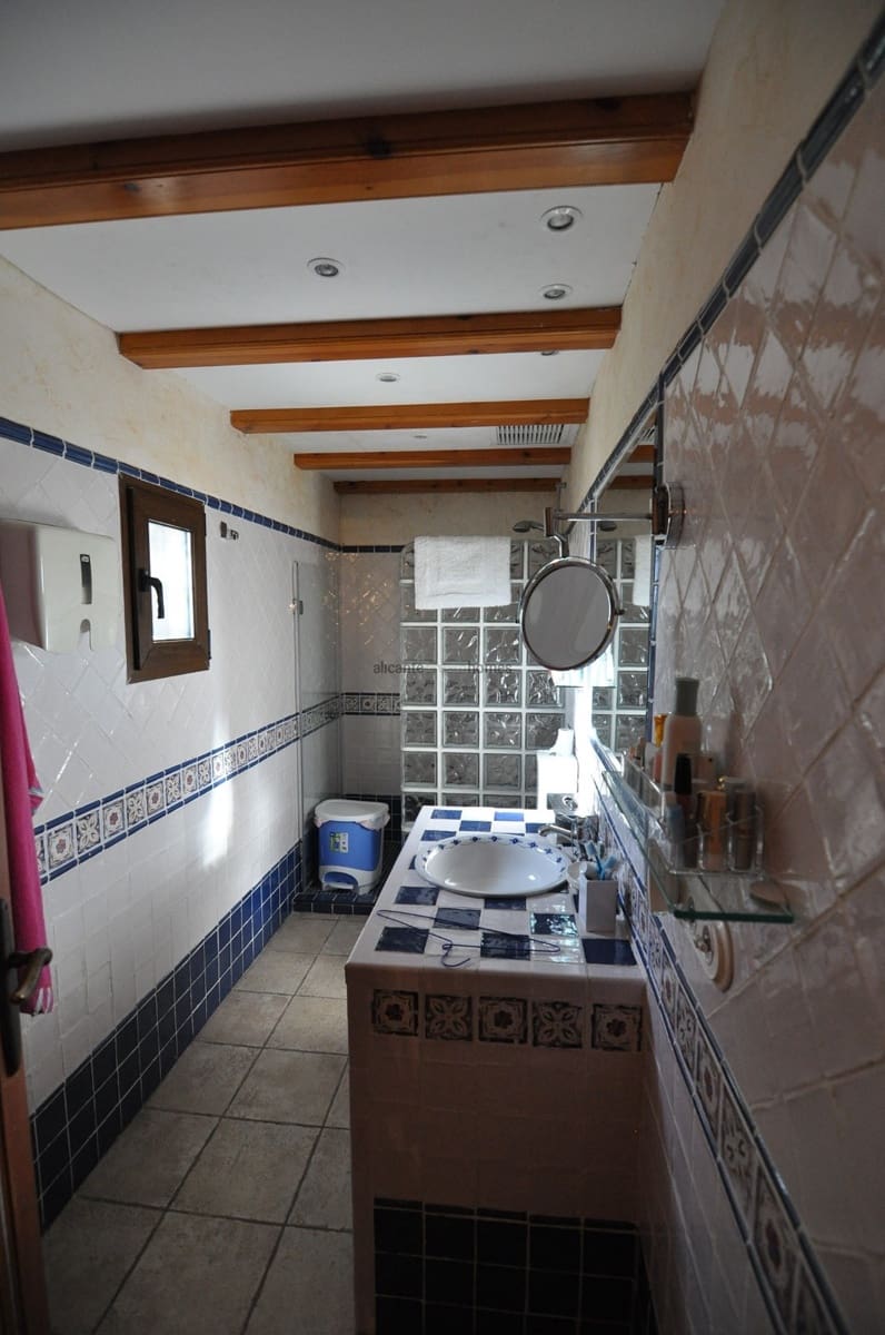 4 makuuhuone Huvila myytävänä paikassa Villena mukana uima-altaan 
autotalli - 1 250 000 € (Ref: 9074106)