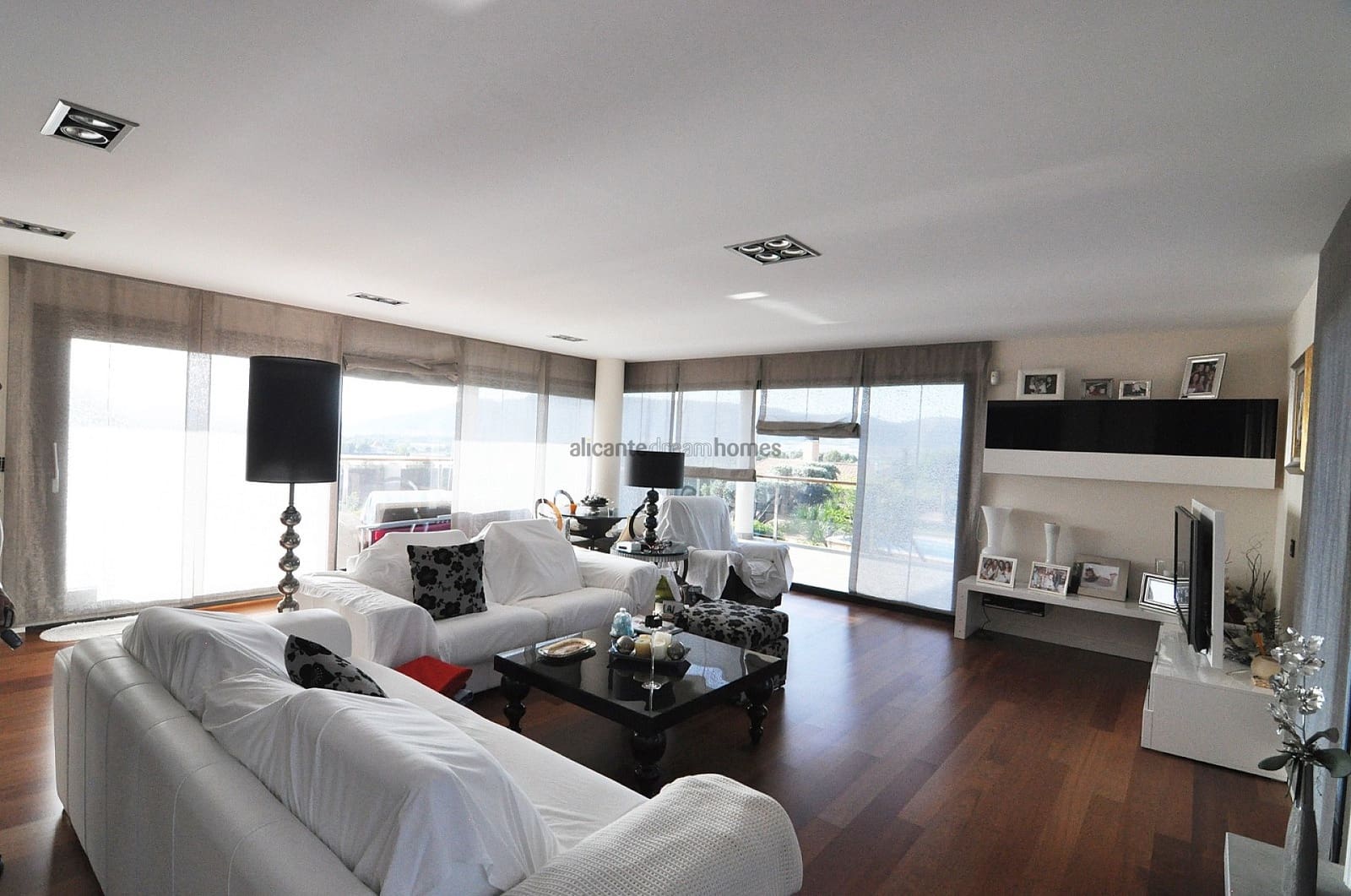 4 makuuhuone Huvila myytävänä paikassa Villena mukana uima-altaan 
autotalli - 1 250 000 € (Ref: 9074106)