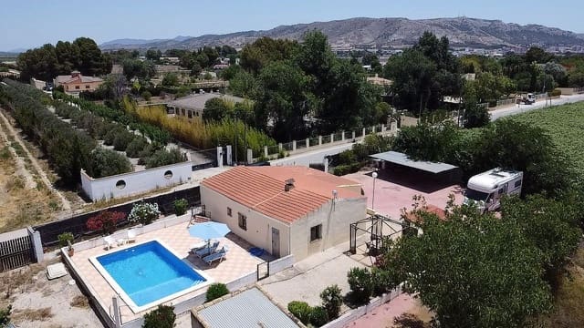 4 Zimmer Villa zu verkaufen in Villena mit Pool - 199.995 € (Ref: 9082668)
