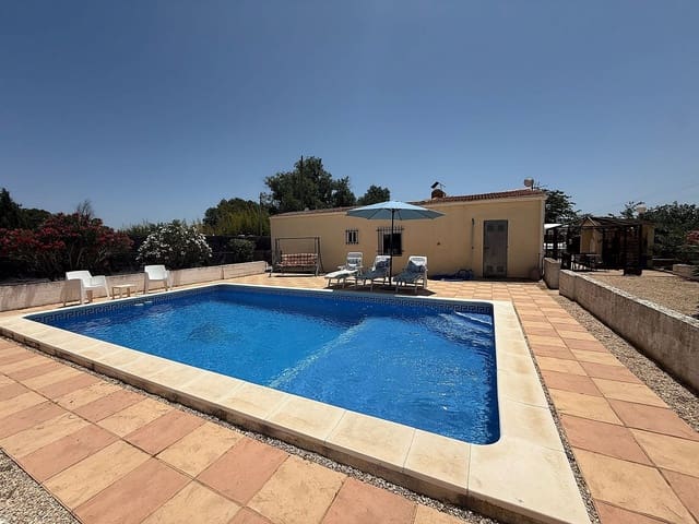 4 Zimmer Villa zu verkaufen in Villena mit Pool - 199.995 € (Ref: 9082668)