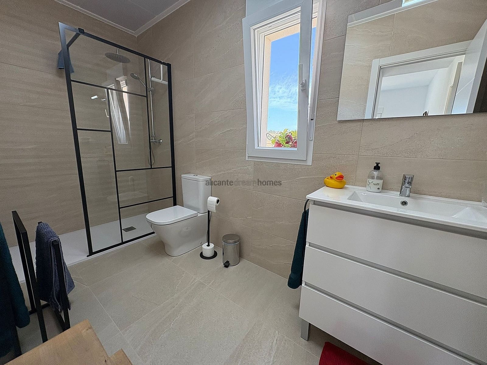 3 slaapkamer Villa te koop in Pinoso met zwembad - € 309.995 (Ref: 9084313)