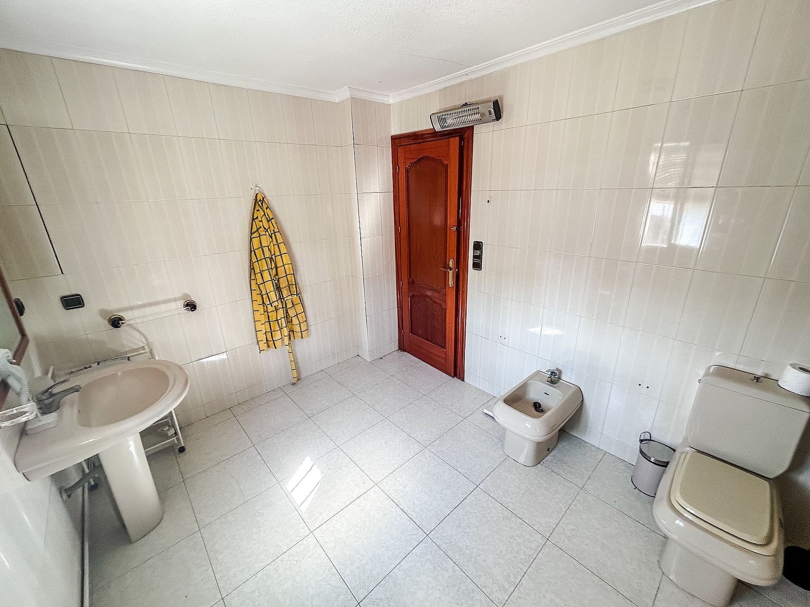 4 sypialnia Finka/Dom wiejski na sprzedaż w Sax z basenem garażem - 227 000 € (Ref: 9101514)