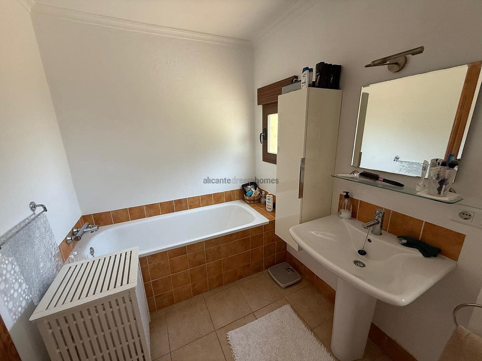 5 slaapkamer Finca/Landhuis te koop in Castalla met zwembad garage - € 325.000 (Ref: 9113278)