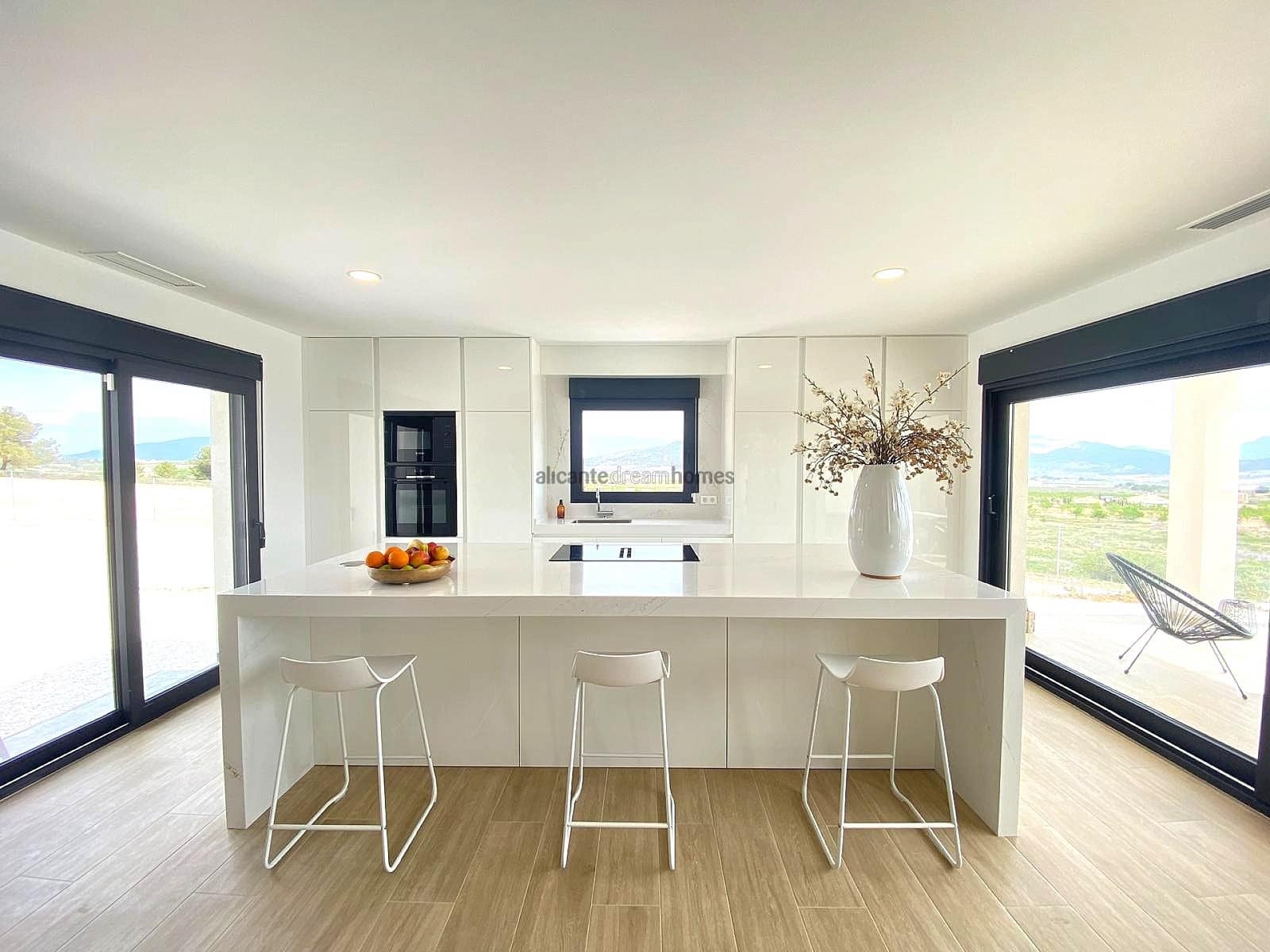 4 soveværelse Villa til salg i Pinoso med swimmingpool - € 549.000 (Ref: 9123537)