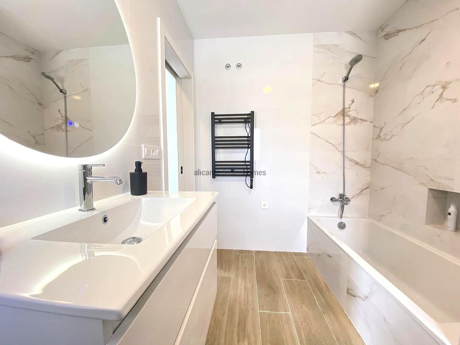 4 soveværelse Villa til salg i Pinoso med swimmingpool - € 549.000 (Ref: 9123537)