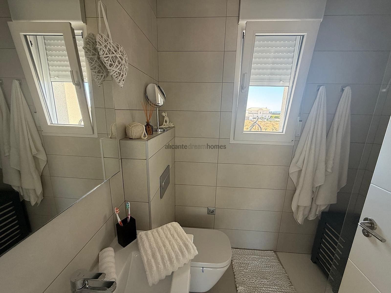 Chalet de 3 habitaciones en Pinoso en venta con piscina - 375.000 € (Ref: 9131355)