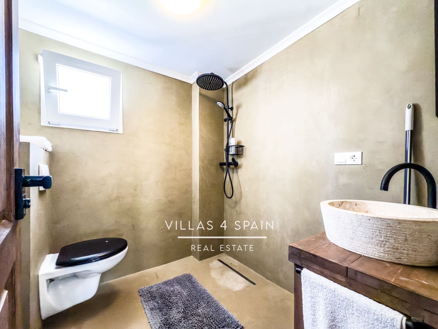 8 bedroom Villa for sale in La Romana with pool - € 789,000 (Ref: 9132183)