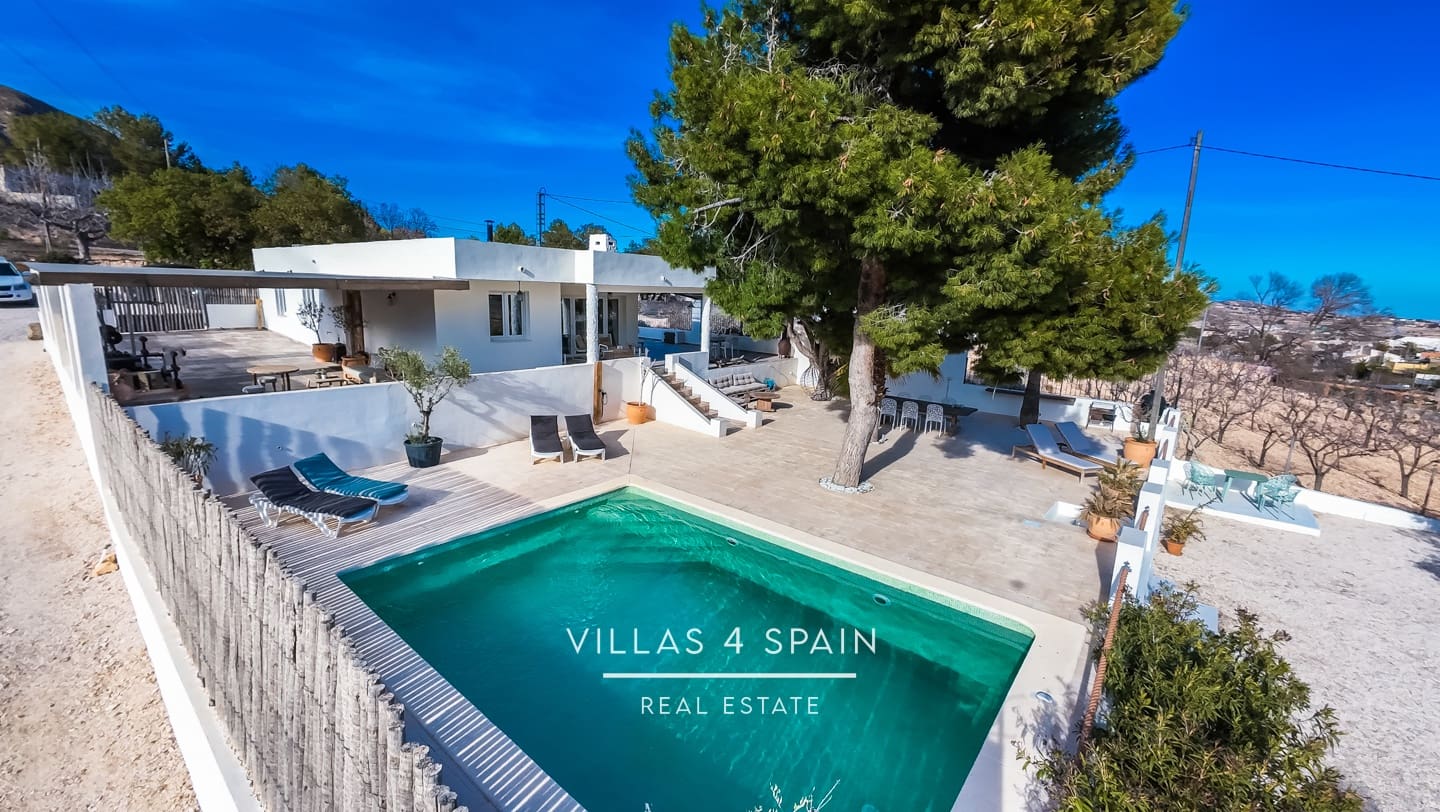 8 bedroom Villa for sale in La Romana with pool - € 789,000 (Ref: 9132183)