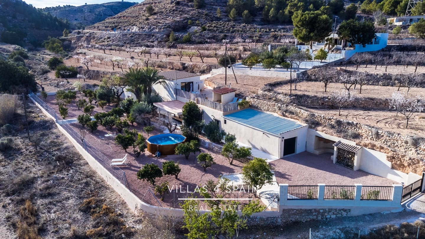 8 bedroom Villa for sale in La Romana with pool - € 789,000 (Ref: 9132183)