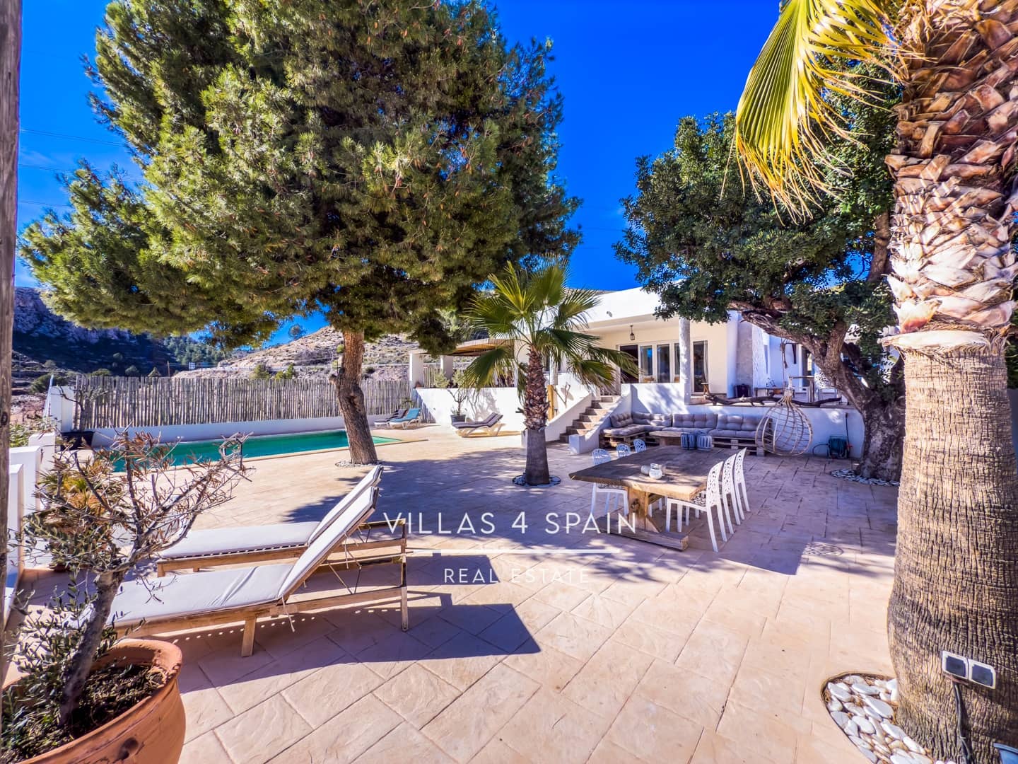 8 bedroom Villa for sale in La Romana with pool - € 789,000 (Ref: 9132183)