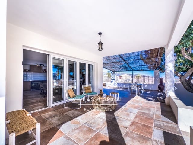 8 bedroom Villa for sale in La Romana with pool - € 789,000 (Ref: 9132183)