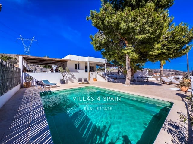 8 bedroom Villa for sale in La Romana with pool - € 789,000 (Ref: 9132183)