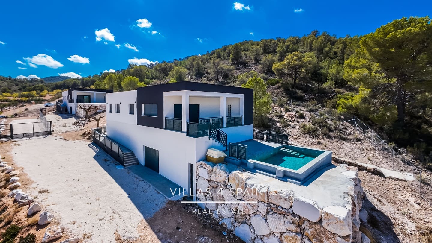 3 bedroom Villa for sale in Pinoso with pool - € 339,995 (Ref: 9132184)