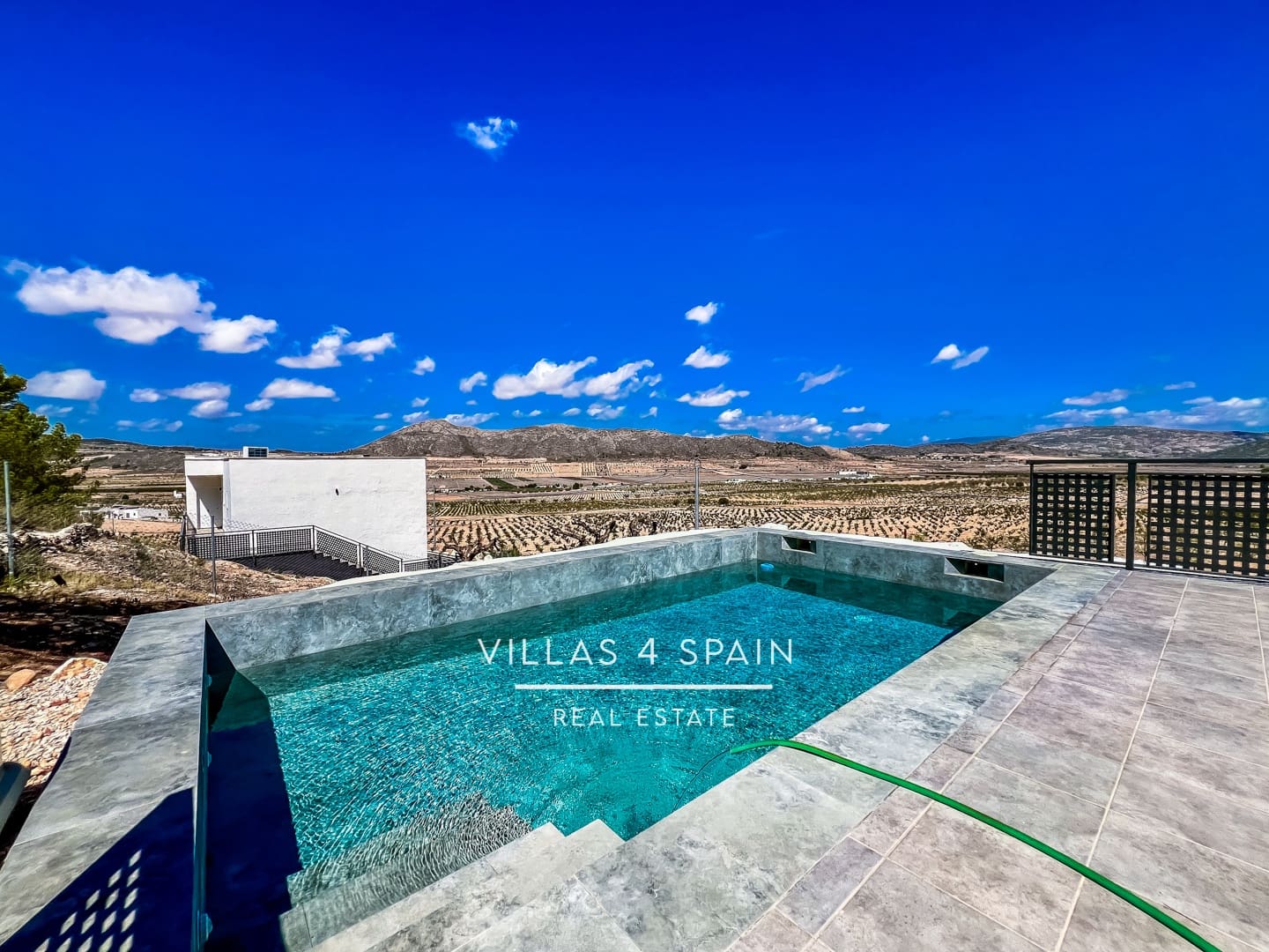 3 bedroom Villa for sale in Pinoso with pool - € 339,995 (Ref: 9132184)