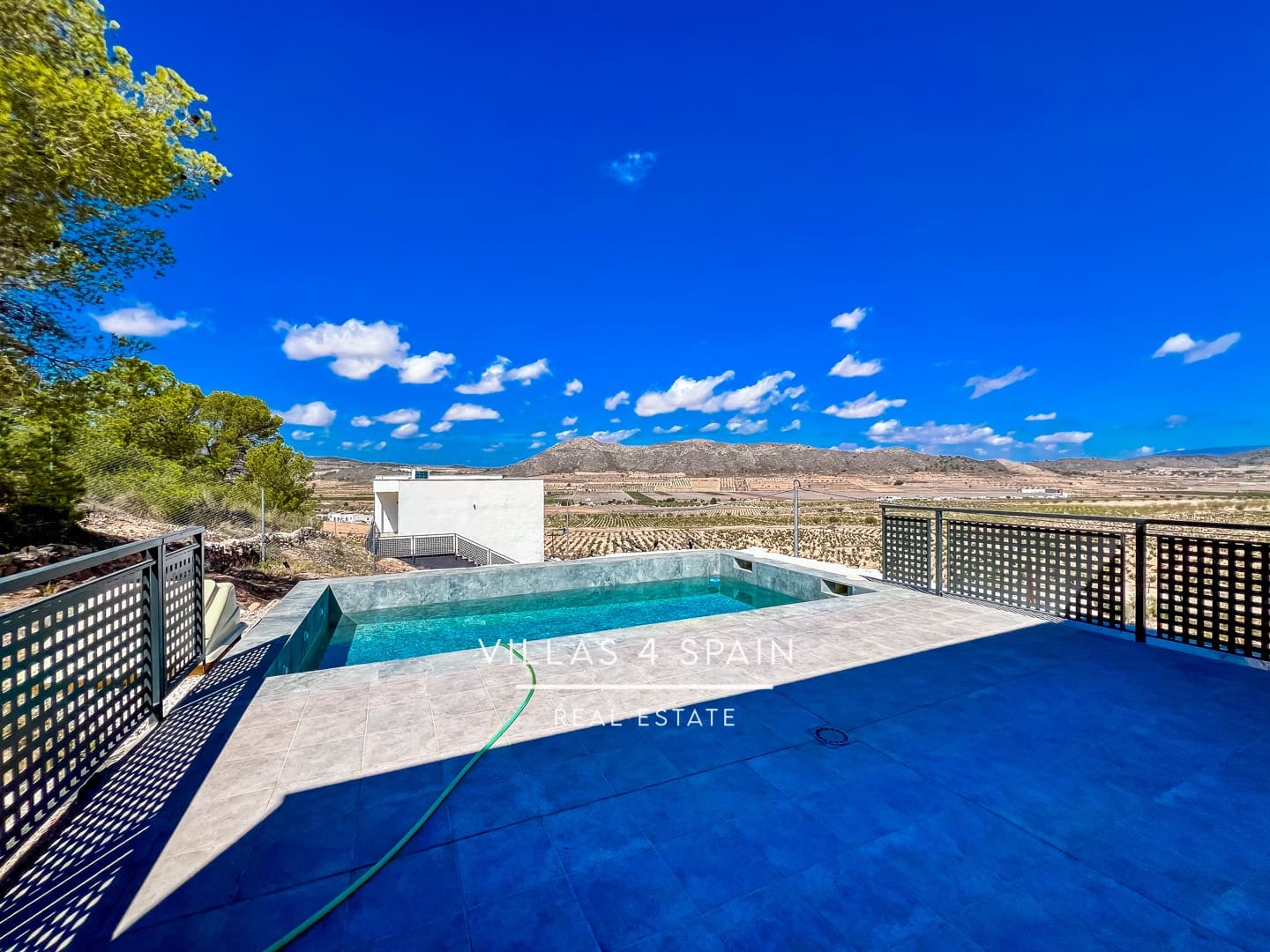 3 bedroom Villa for sale in Pinoso with pool - € 339,995 (Ref: 9132184)