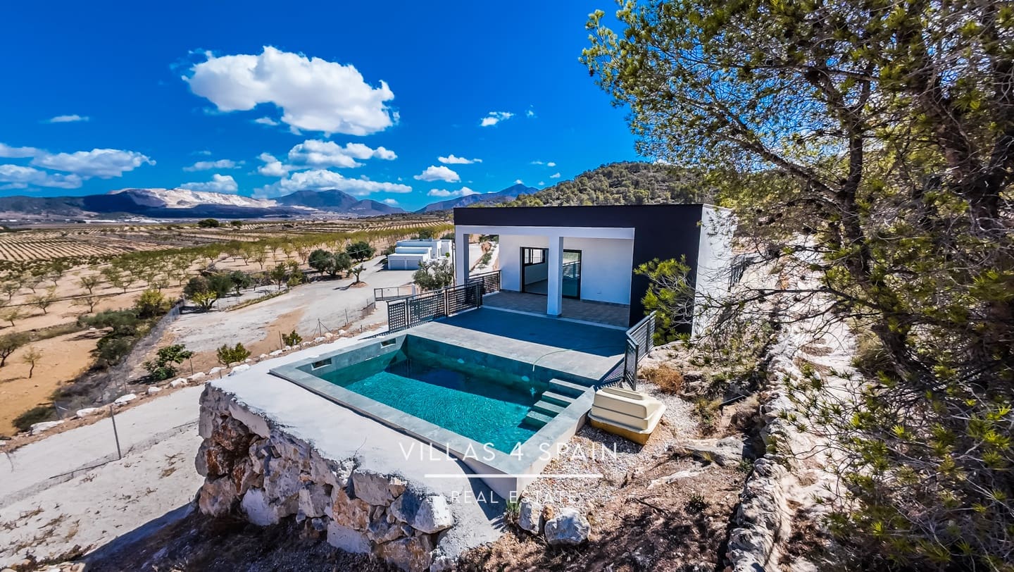 3 bedroom Villa for sale in Pinoso with pool - € 339,995 (Ref: 9132184)