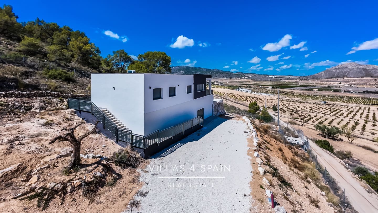 3 bedroom Villa for sale in Pinoso with pool - € 339,995 (Ref: 9132184)